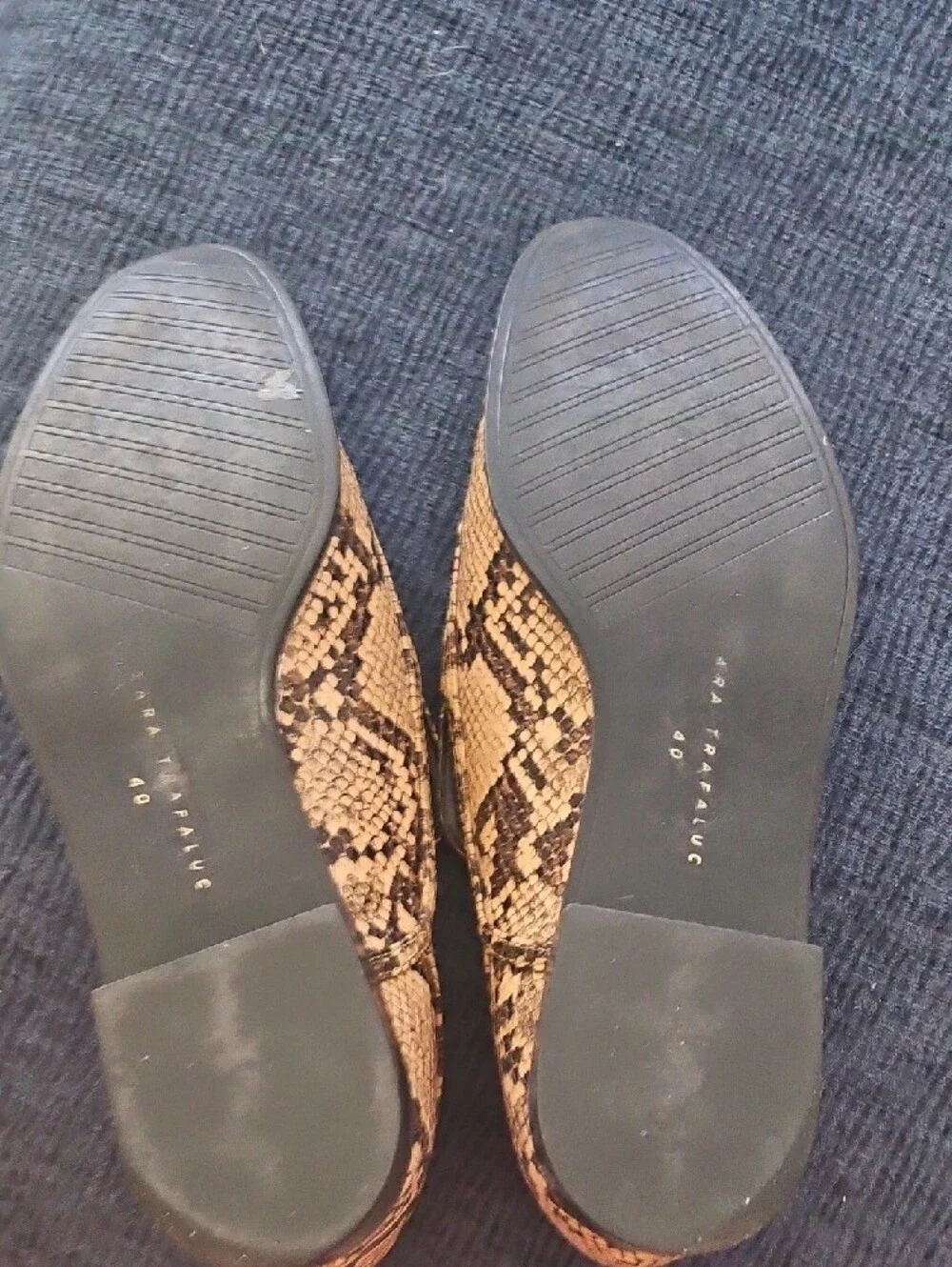 Snake-Print Pointed Toe Loafers - Brown